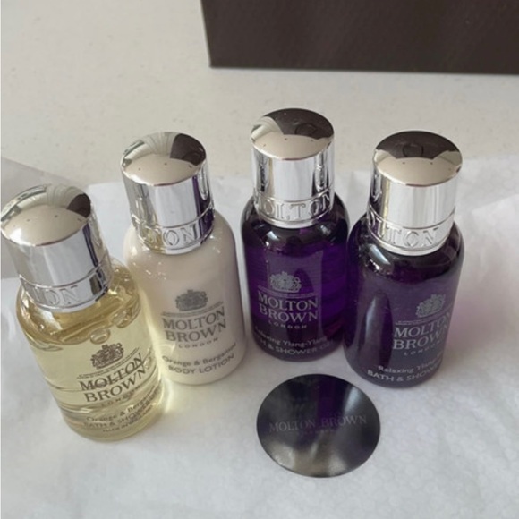 Molton Brown 30ml Shampoo Shower Gel Mini Holiday Toiletries Gift Set - Picture 2 of 2